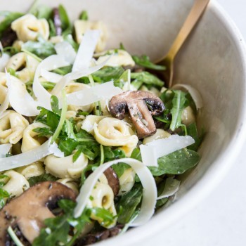 Mushroom Arugula Pasta Salad Recipe • theVintageMixer.com #pastasalad #mushrooms #eatseasonal #cleaneating