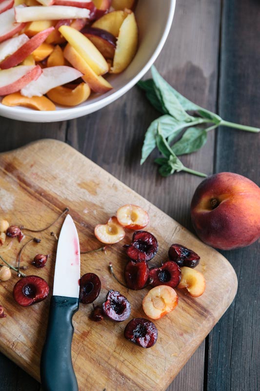 A dreamy summer fruit salad topped with creamy burrata cheese • Stone Fruit and Burrata Salad Recipe 