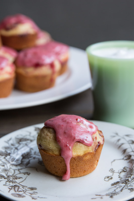 Easter Donut Muffins | theVintageMixer.com