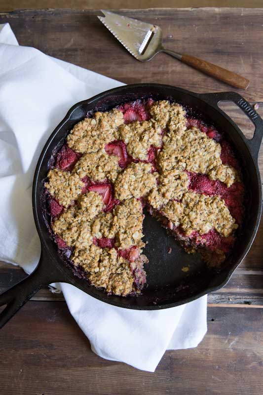 Strawberry Rhubarb Skillet Pie Recipe • theVintageMixer.com