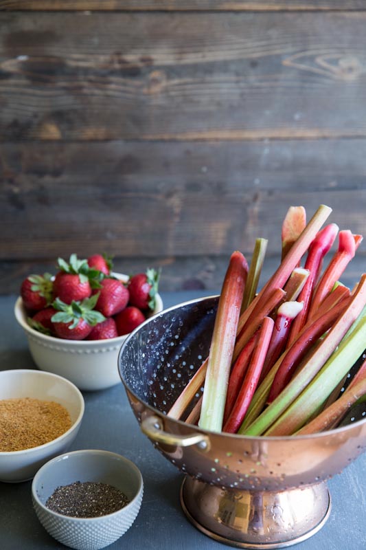 Strawberry Rhubarb Skillet Pie Recipe • theVintageMixer.com