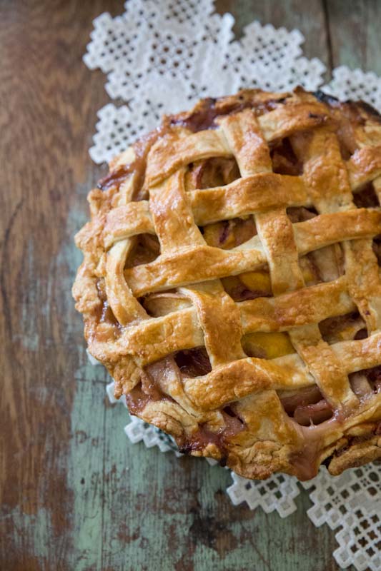 Classic Peach Pie Recipe • theVintageMixer.com