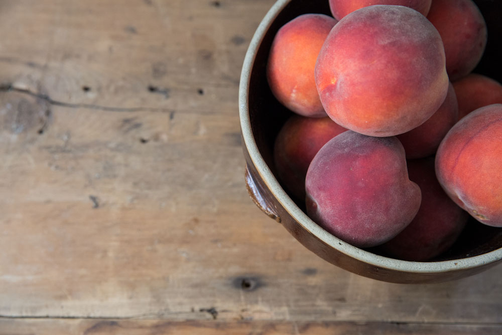 Canned Peaches Recipe with Honey • theVintageMixer.com