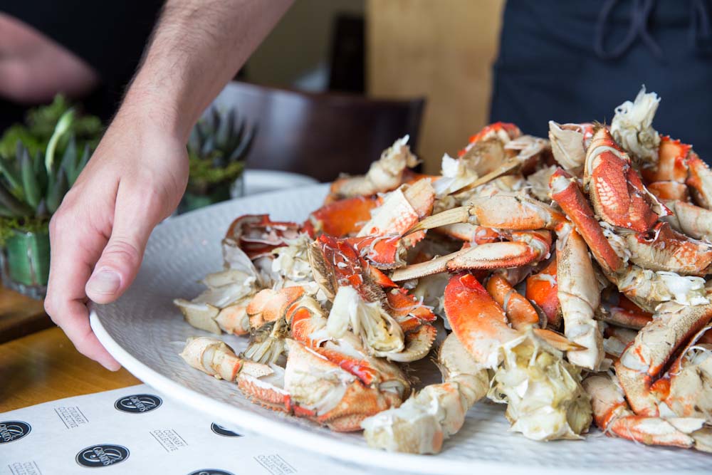 Fresh Crab at Matts in the Market #Seattle • theVintageMixer.com