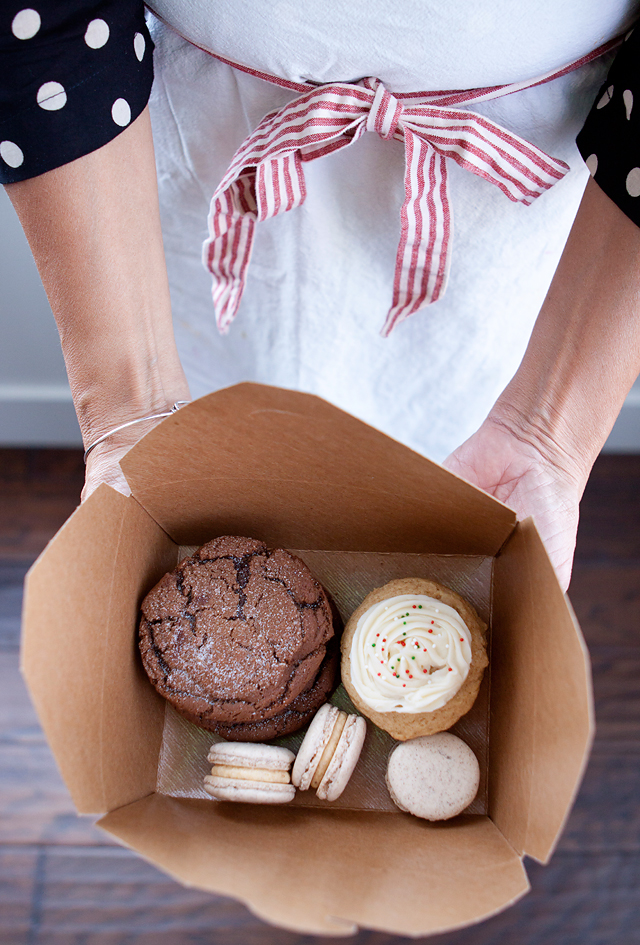 Holiday Cookie Exchange • theVintageMixer.com  #christmascookies