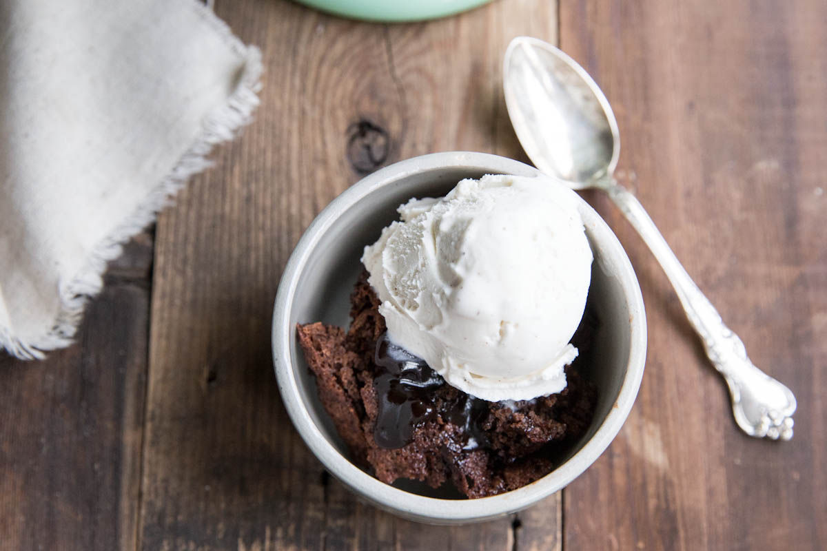 Mexican Chocolate Pudding Cake Recipe • theVintageMixer.com #chocolatecake #vegan