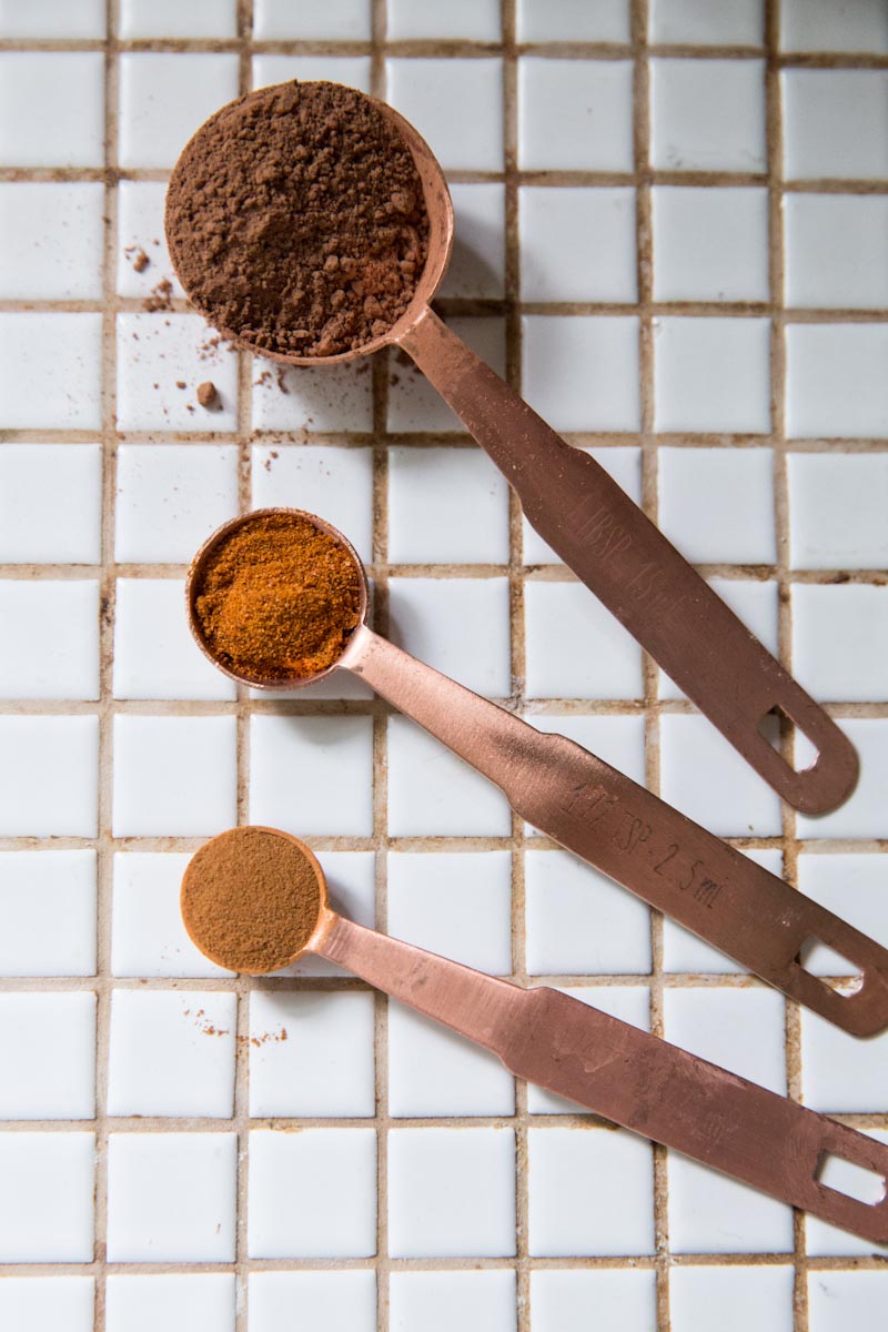 Mexican Chocolate Pudding Cake Recipe with Rodelle Cocoa • theVintageMixer.com #chocolatecake #vegan