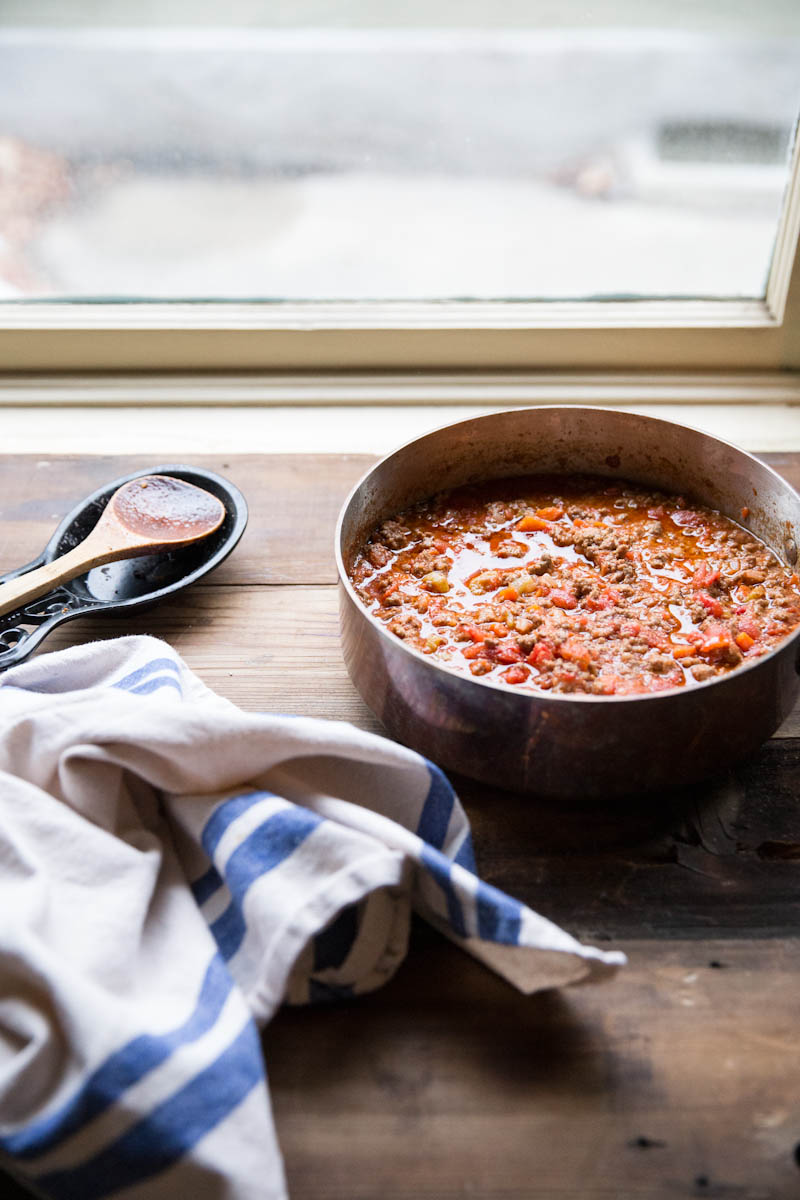 Homemade Bolognese Sauce Recipe • theVintageMixer.com #pasta #bolognese