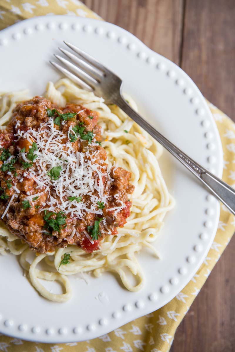 Homemade Bolognese Sauce Recipe • theVintageMixer.com #pasta #bolognese