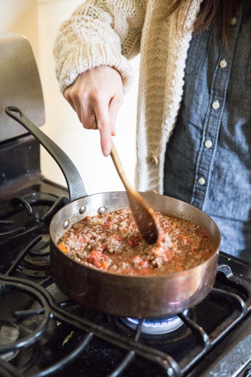 Homemade Bolognese Sauce Recipe • theVintageMixer.com #pasta #bolognese