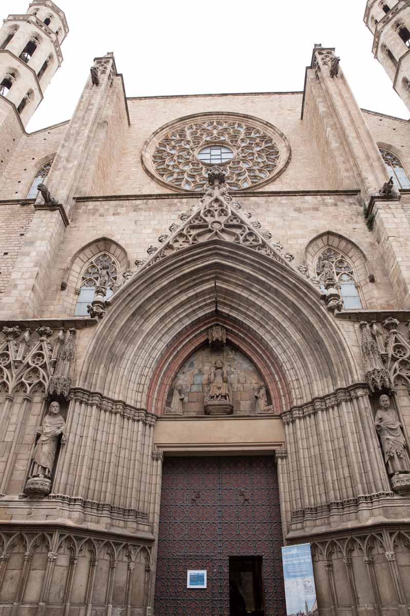 churches in Barcelona Spain • theVintageMixer.com #barcelona