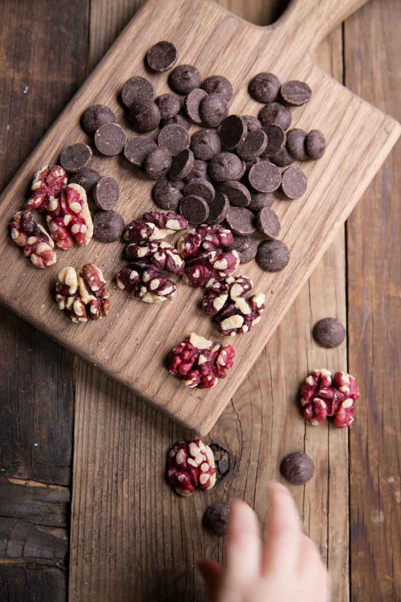 Chewy Chocolate Cookie Recipe • theVintageMixer.com #chocolatecookies #cookies