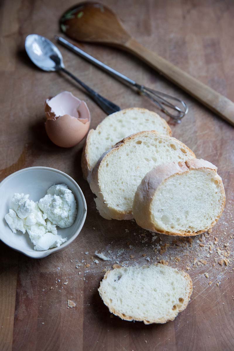 How to make soft scrambled eggs • theVintageMixer.com #eggs #breakfast