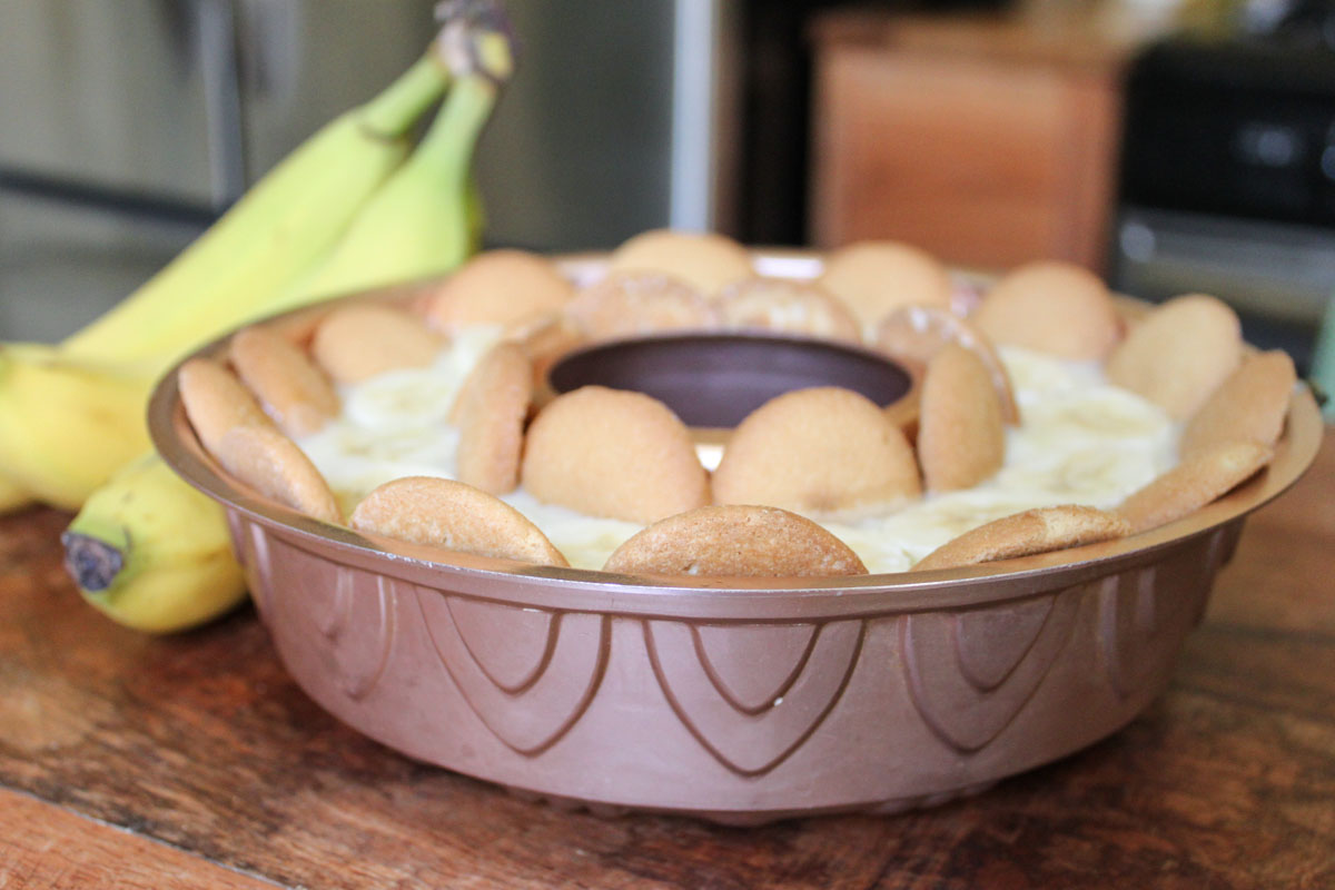 Old Fashioned Banana Pudding • theVintageMixer.com #vintagerecipe