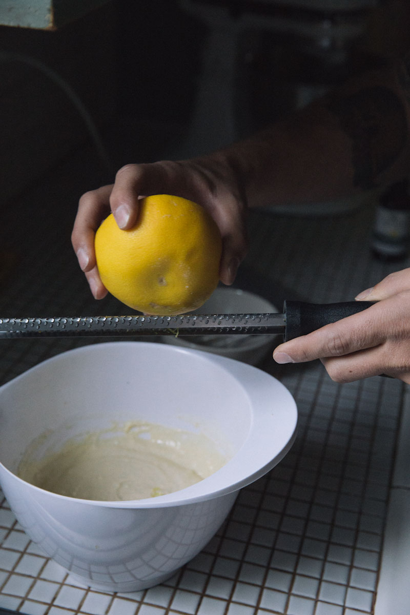 Lemon Ricotta Pancakes Recipe • theVintageMixer.com #pancakes #lemon