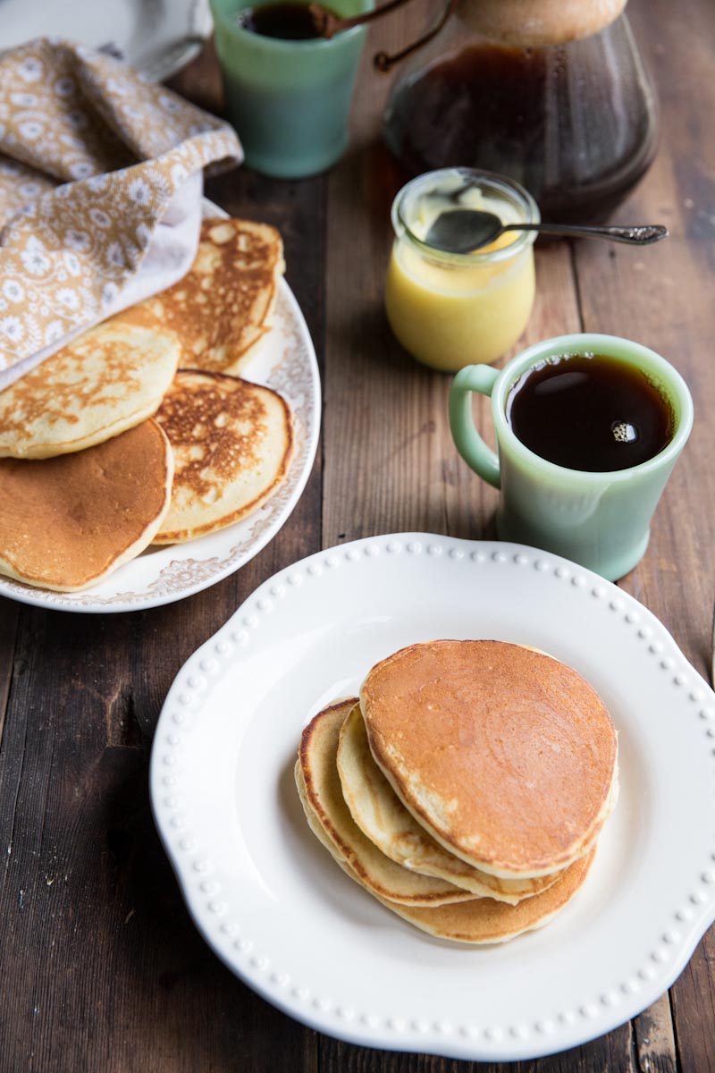 Lemon Ricotta Pancakes Recipe • theVintageMixer.com #pancakes #lemon