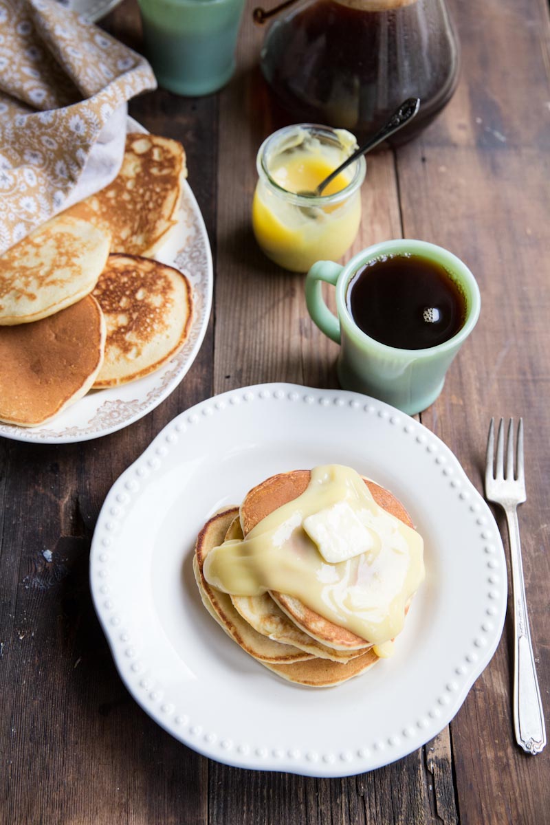 Lemon Ricotta Pancakes Recipe • theVintageMixer.com #pancakes #lemon