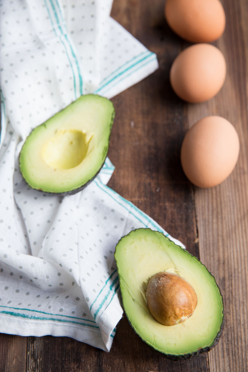 Avocado Egg Salad Recipe • theVintageMixer.com #eatseasonal #avocadorecipe