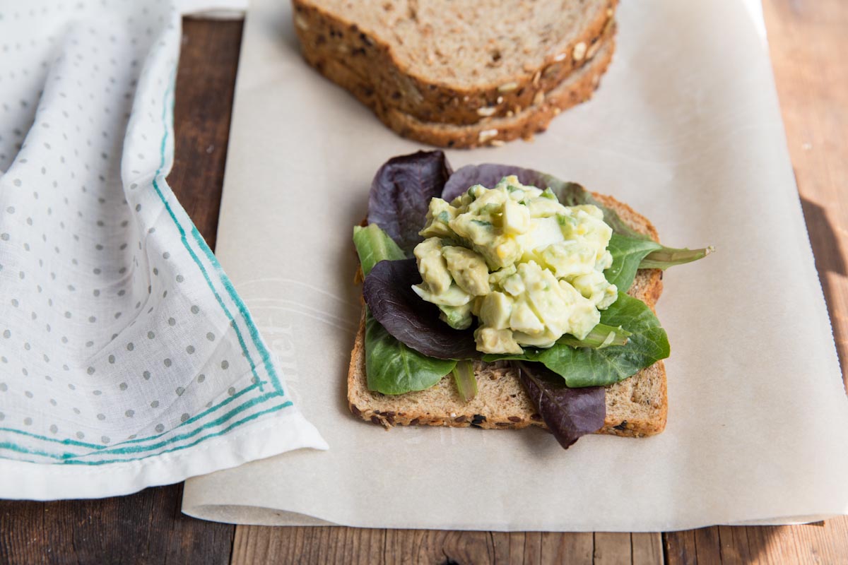 Avocado Egg Salad Recipe • theVintageMixer.com #eatseasonal #avocadorecipe