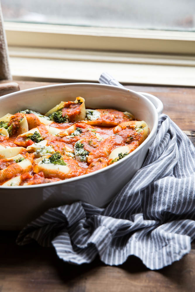 Roasted Broccoli Stuffed Shells Recipe • theVintageMixer.com #pasta