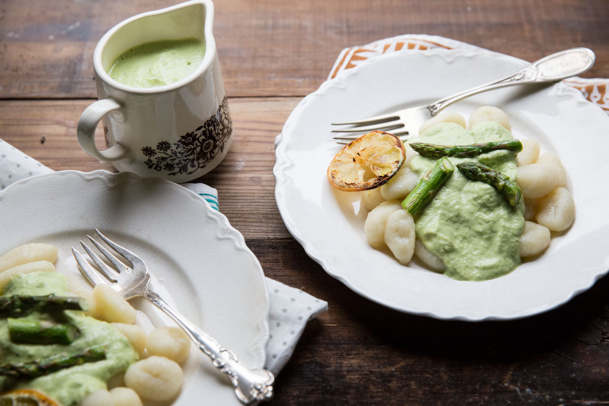 Asparagus Goat Cheese Sauce Recipe • theVintageMixer.com #asparagus #eatseasonal