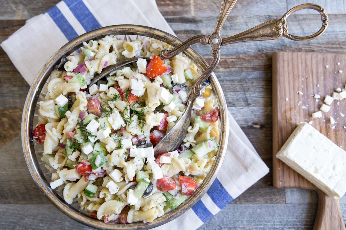 Greek Pasta Salad Recipe • theVintageMixer.com #pastasalad