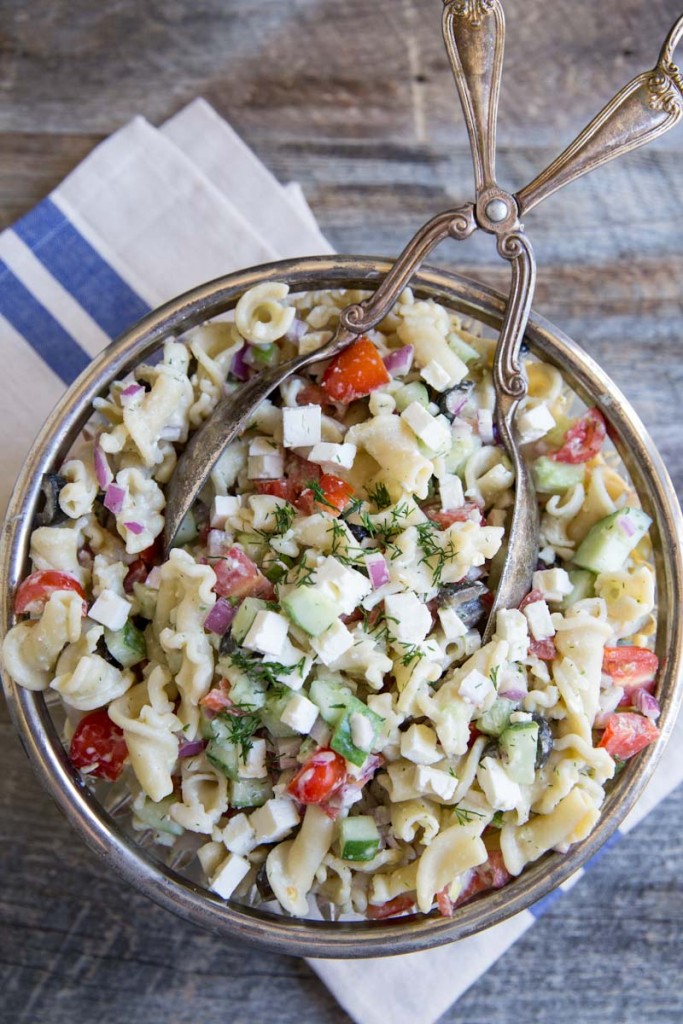 Greek Pasta Salad Recipe • theVintageMixer.com #pastasalad