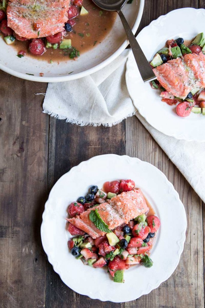 A tasty and healthy dinner that is also good for your skin • Baked Salmon with Fruit Salad • theVintageMixer.com #healthydinner #salmon