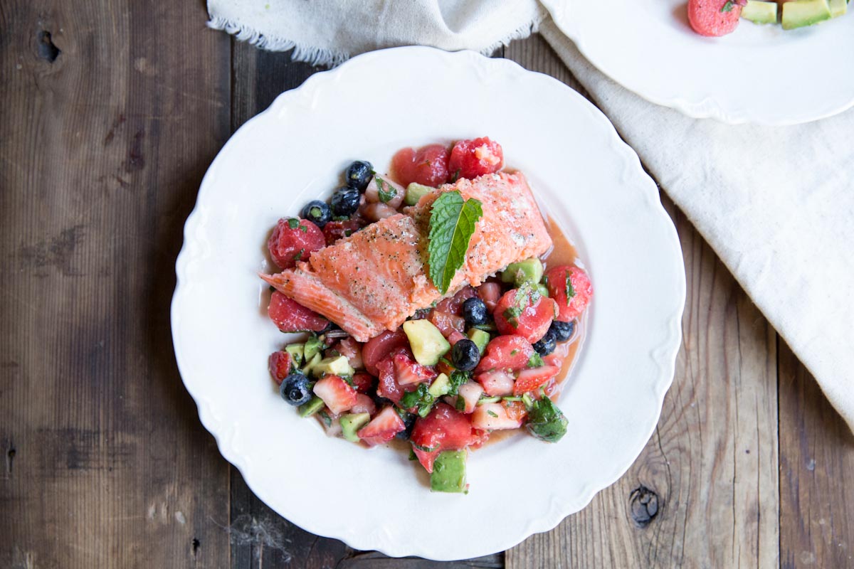 A tasty and healthy dinner that is also good for your skin • Baked Salmon with Fruit Salad • theVintageMixer.com #healthydinner #salmon
