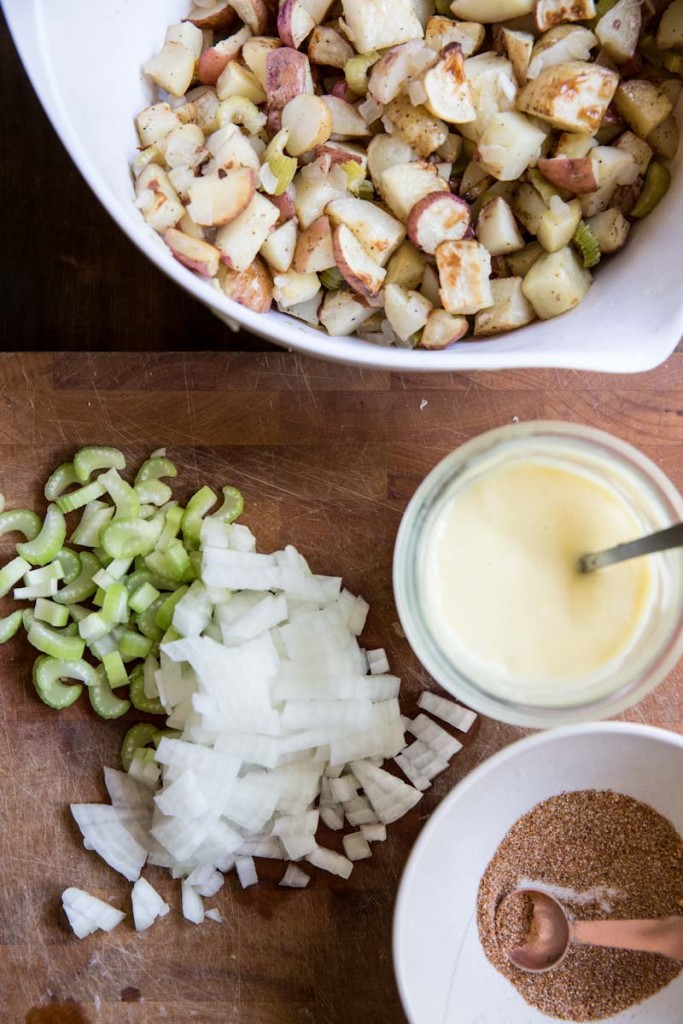 Roasted Potato Salad Recipe • theVintageMixer.com #potatosalad #sidedishrecipe (6)