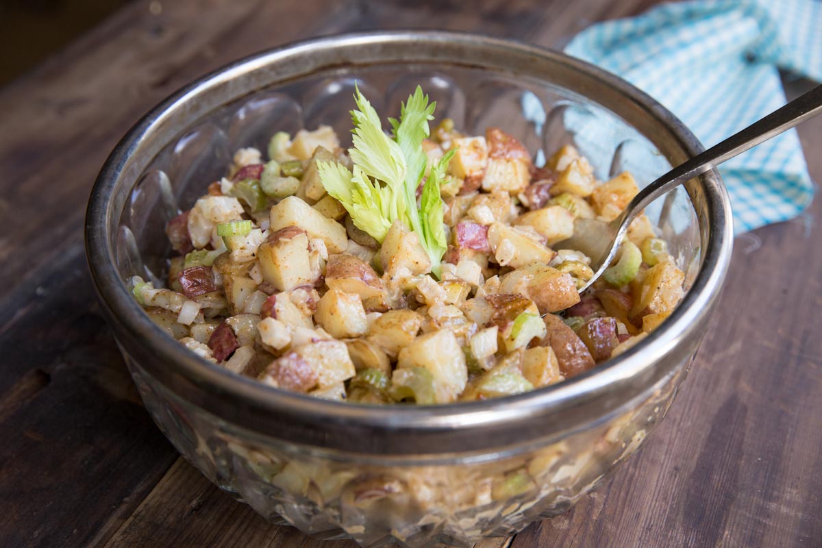 Roasted Potato Salad Recipe • theVintageMixer.com #potatosalad #sidedishrecipe (1)