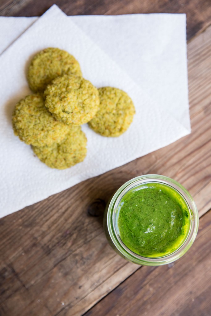 kids veggie nuggets with easy spinach pesto • theVintageMixer.com #backtoschoolrecipes #kidfriendlyrecipes #BacktoSchool #TasteWhatMatters #Tessemaes #lunchbox