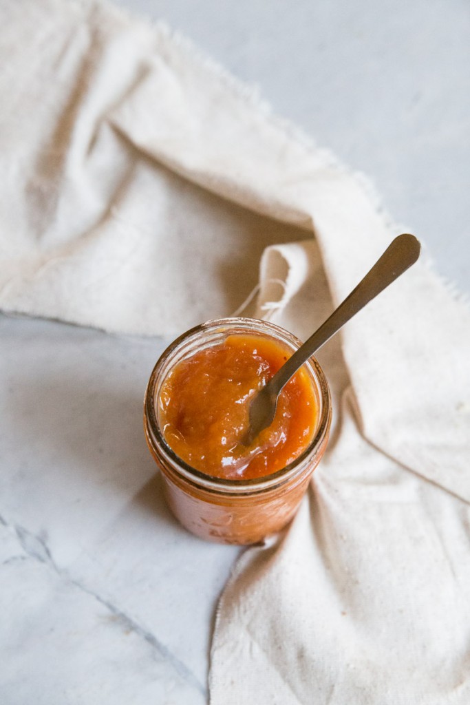 Peach Freezer Jam Recipe • theVintageMixer.com #preserving #jam