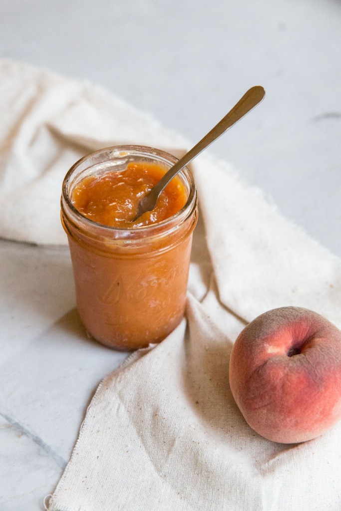 Peach Freezer Jam Recipe • theVintageMixer.com #preserving #jam