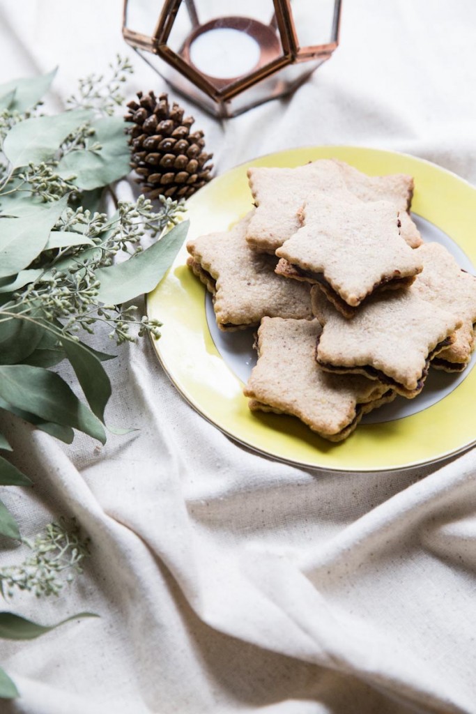 Pecan Sables with Dark Chocolate Ganache • theVintageMixer.com #cookies #sweetspot