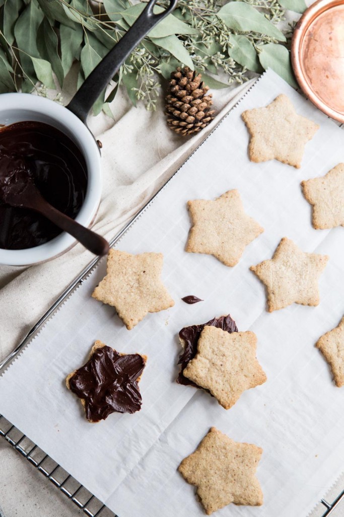 Pecan Sables with Dark Chocolate Ganache • theVintageMixer.com #cookies #sweetspot