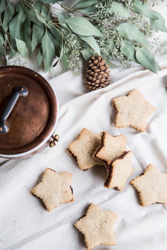 Pecan Sables with Dark Chocolate Ganache • theVintageMixer.com #cookies #sweetspot