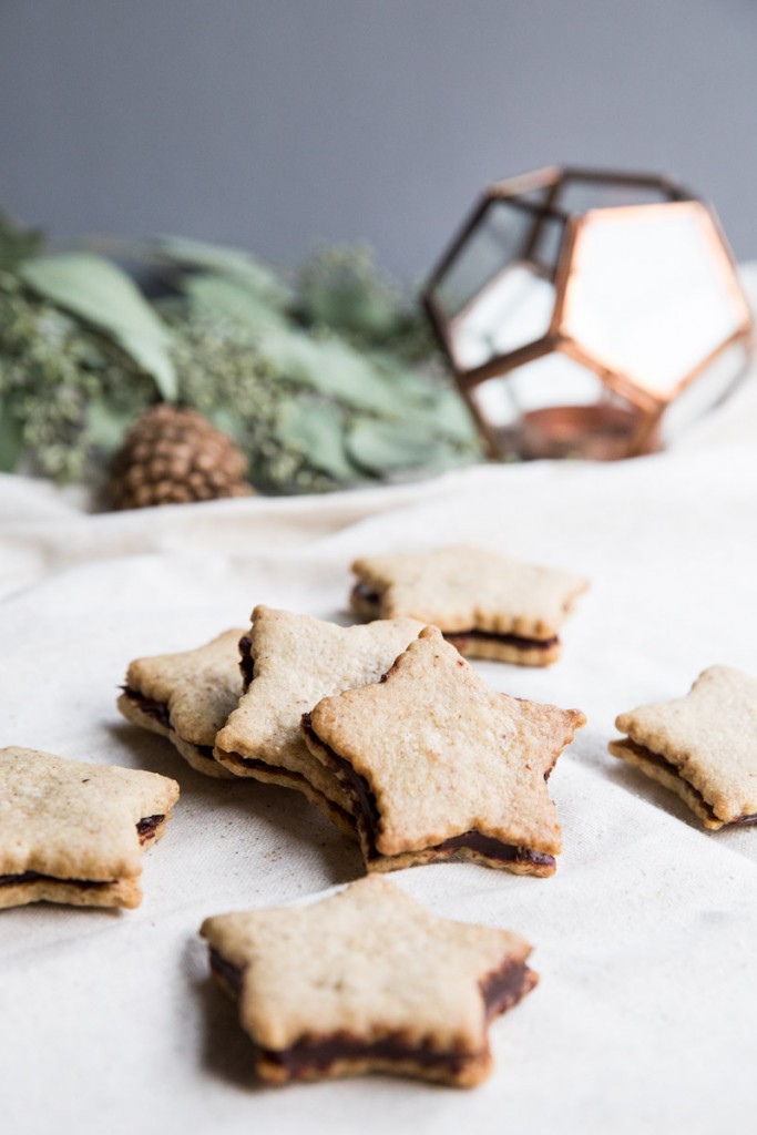 Pecan Sables with Dark Chocolate Ganache • theVintageMixer.com #cookies #sweetspot