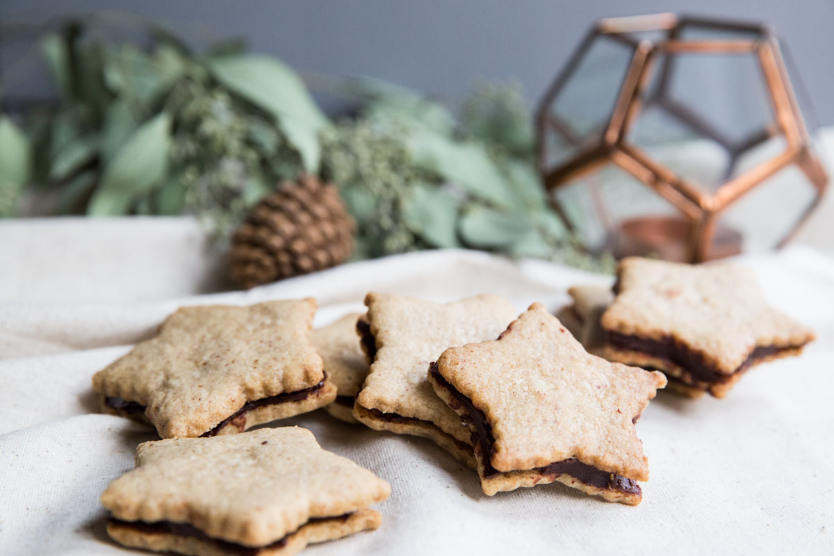 Pecan Sables with Dark Chocolate Ganache • theVintageMixer.com #cookies #sweetspot