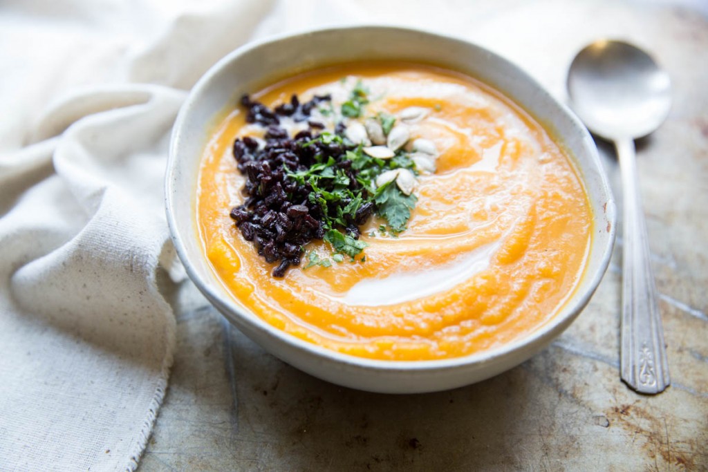 Butternut Squash Carrot and Orange Soup • theVintageMixer.com #detox #cleaneating #healthyeating #soup