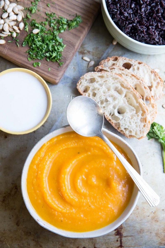 Butternut Squash Carrot and Orange Soup • theVintageMixer.com #detox #cleaneating #healthyeating #soup