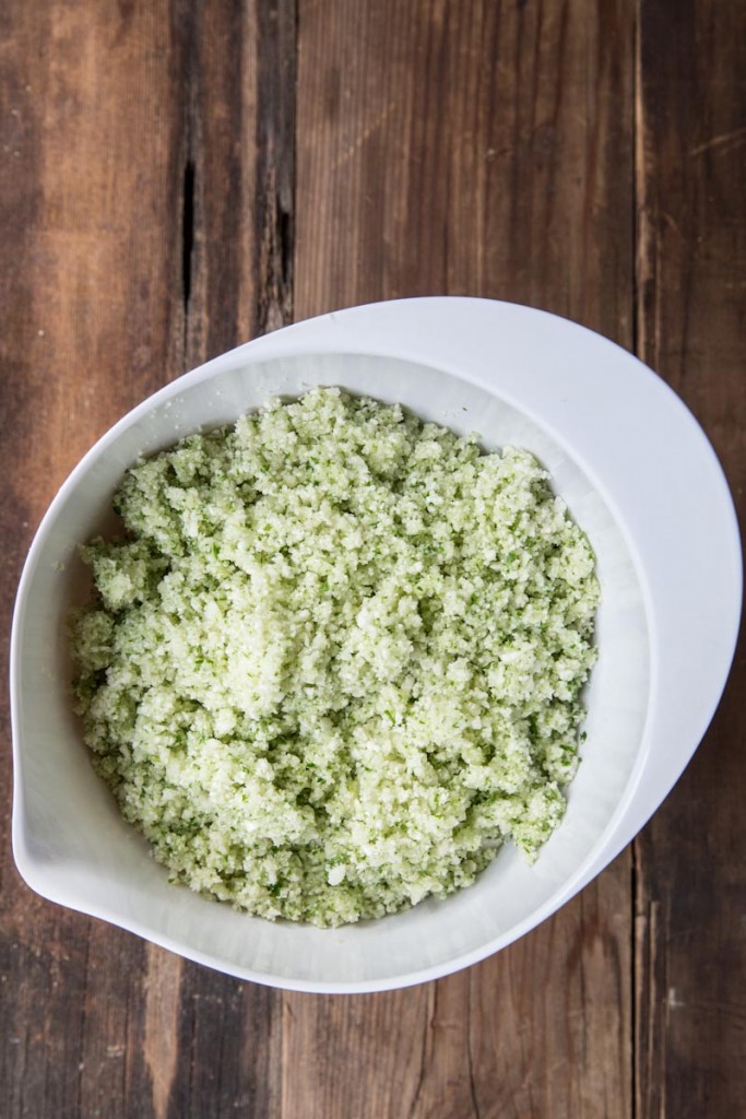 Cauliflower Couscous Greek Salad Recipe • theVintageMixer.com #greeksalad #cauliflower #cauliflowerrice #healthyrecipe #cleaneating #eatseasonal