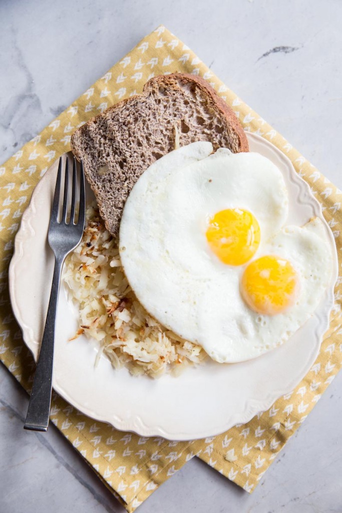 Parsnip Hash Browns • theVintageMixer.com #cleaneating #healthyrecipe #eatseasonal