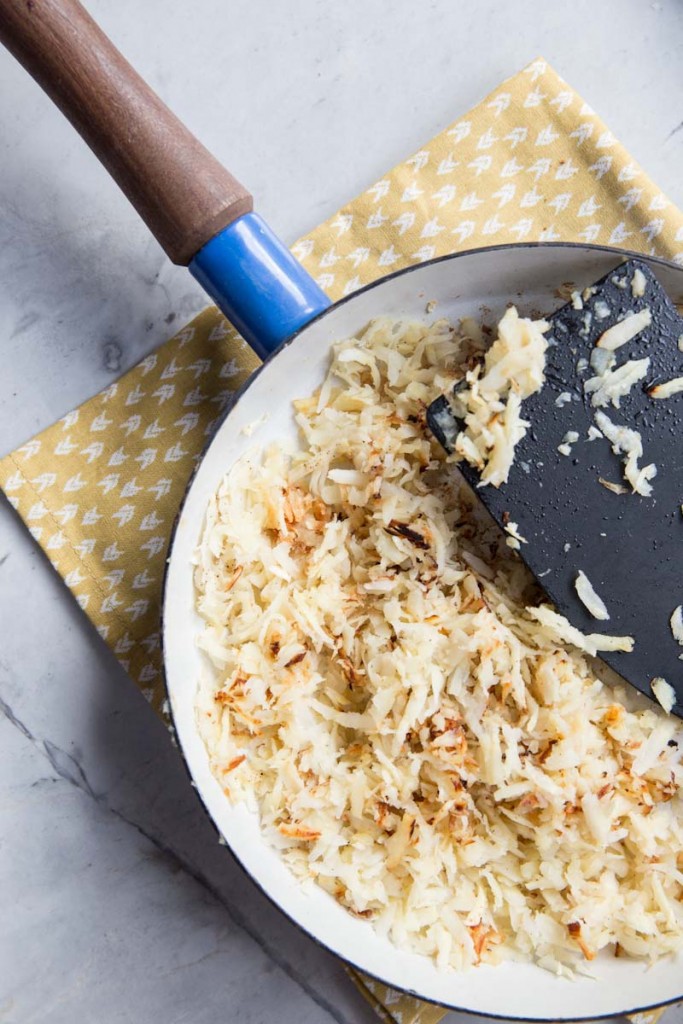 Parsnip Hash Browns • theVintageMixer.com #breakfast #cleaneating #healthyrecipe #eatseasonal