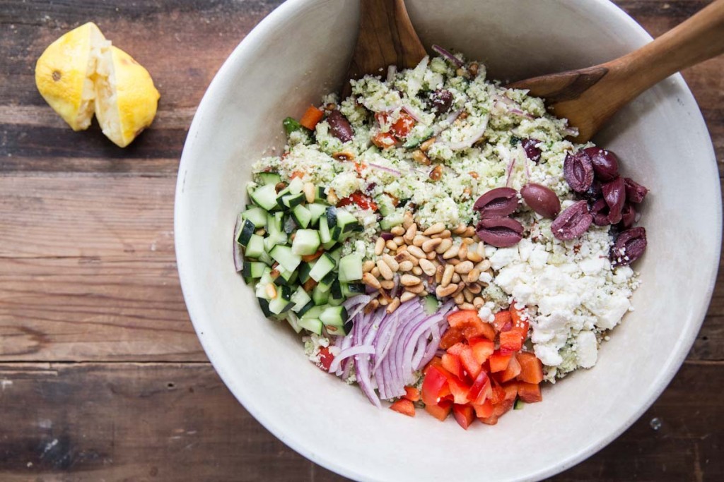 Cauliflower Couscous Greek Salad Recipe • theVintageMixer.com #healthyrecipe #cauliflowerrice #cleaneating