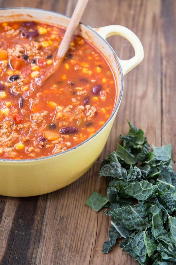 Turkey Chili with Kale • theVintageMixer.com #chili #healthyrecipe #cleaneating