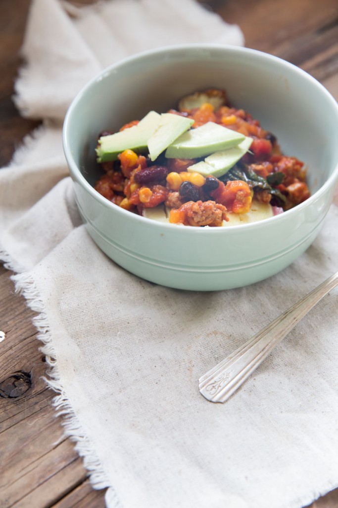 Turkey Chili with Kale • theVintageMixer.com #chili #healthyrecipe #cleaneating