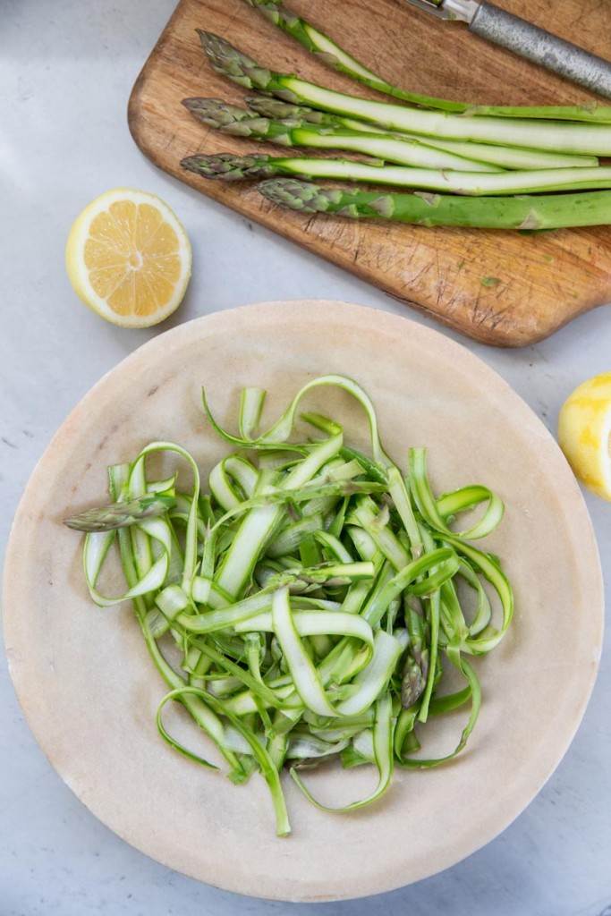 Asparagus and Ricotta Tart • theVintageMixer.com #asparagus #eatseasonal #healthyrecipes