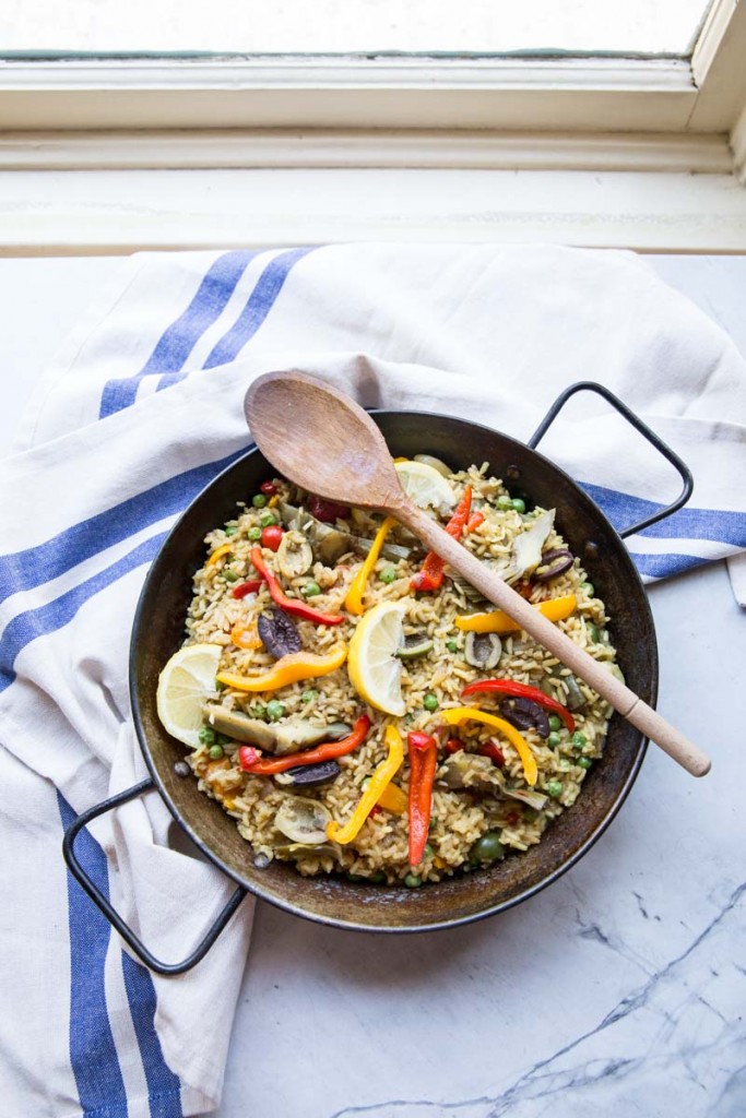 Veggie Paella Recipe with Artichokes and Olives • theVintageMixer.com #eatseasonal #vegetarianrecipe #meatlessmonday