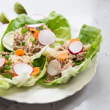 Chicken Lettuce Wraps • theVintageMixer.com #heatlhyrecipe #glutenfreerecipe #lettucewraps #chickenrecipe